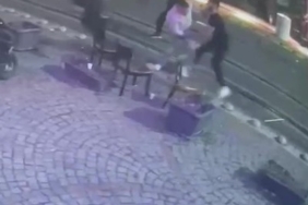 İş arkadaşını silahlı 2 kişiyle dakikalarca gözetleyip saldırdı, kendisi ağır yaralandı: O anlar kameraya yansıdı