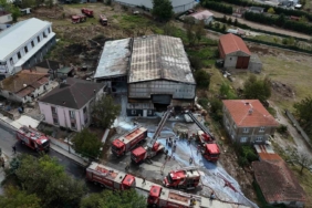 İstanbul Çatalca’da bulunan bir fabrikada bilinmeyen nedenle yangın çıktı. Olay yerine çok sayıda itfaiye ekibi sevk edildi.