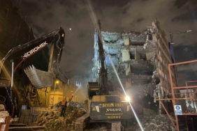 İstanbul Ticaret Borsası’na ait atıl durumdaki binanın yıkımına devam ediliyor