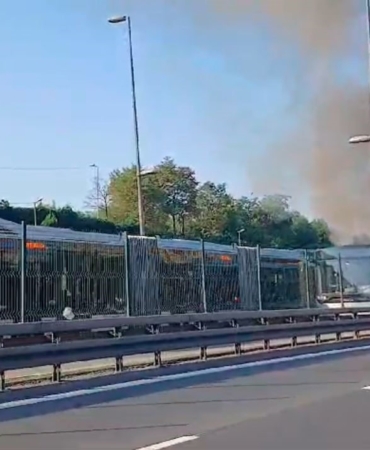 İstanbul’da korkutan metrobüs yangını