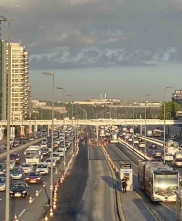 İstanbul’da okulun ilk günü trafik yoğunluğu yaşandı