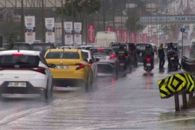 İstanbul’da sağanak yağış etkili oldu, yollar göle döndü