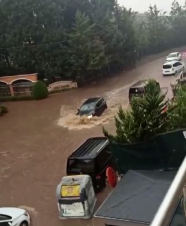 İstanbul’da sağanak yağış: Sürücüler zor anlar yaşadı