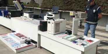 İstanbul’da sahte pasaport, kimlik ve vize hazırlayan şebekeye operasyon: 15 gözaltı