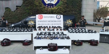İstanbul’da silah kaçakçılarına operasyon: 227 silah ele geçirildi