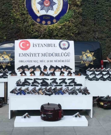 İstanbul’da silah kaçakçılarına operasyon: 227 silah ele geçirildi