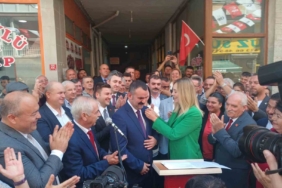 İYİ Parti’den istifa eden Uzunköprü Belediye Başkanı Martin CHP’ye katıldı