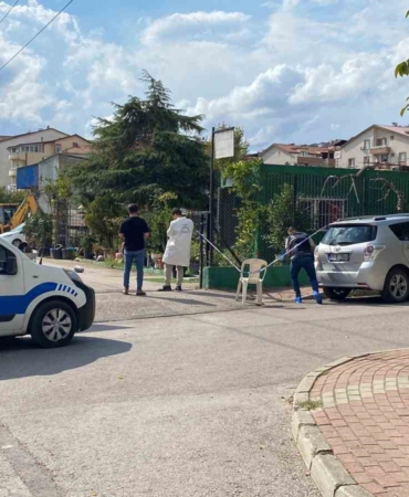 İzmit Belediyesi çalışanını, belediyeye ait mekanda vurup kaçtılar