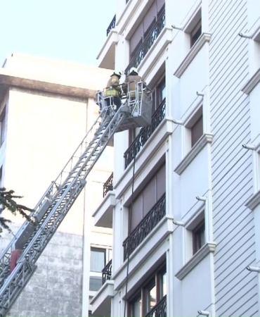 Kadıköy’de dairede çıkan yangında 1 kişi hayatını kaybetti