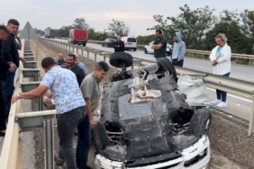 Kadın sürücü metrelerce savrulan araçtan yaralı kurtuldu