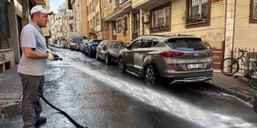 Kağıthane’de yıkanan sokaklar temizlikle nefes alıyor
