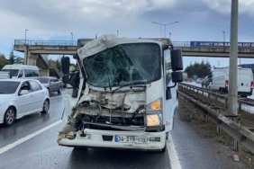 Kamyon kamyona arkadan çarptı: 1 yaralı