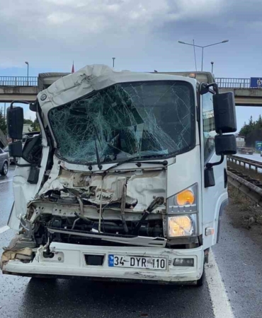 Kamyon kamyona arkadan çarptı: 1 yaralı
