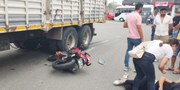 Kamyona çarpan motosiklet sürücüsü ağır yaralandı
