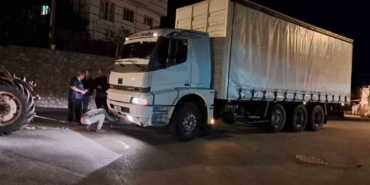 Kamyonun çarptığı 350 kiloluk domuz telef oldu