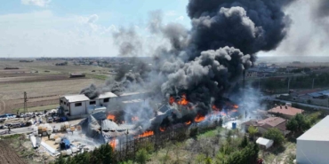 Kapaklı’da kimyasal fabrika yangını dron ile görüntülendi