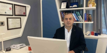 Karavanıyla dünyayı gezen 79 yaşındaki adam dev mide fıtığından İstanbul’da kurtuldu