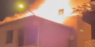 Kartal Metruk binanın çatısı alev alev yandı