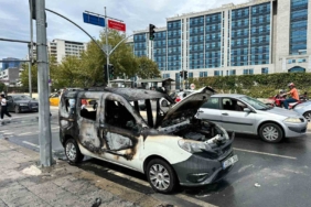 Kartal’da adliye önüne getirdiği aracını ateşe verdi