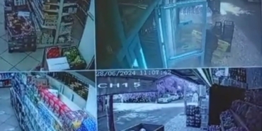 Kartal’da bir markette palet hırsızlığı kamerada