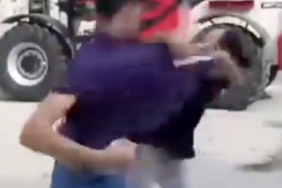 Kavga eden arkadaşlarını boks ringindeymiş gibi izleyip tezahürat ettiler