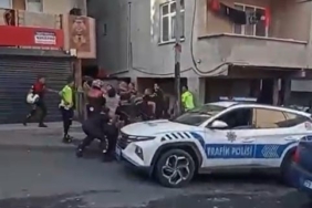 Kavgayı ayırmaya giden polis memurlarına saldırdı
