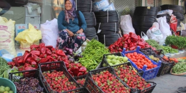 Kaz Dağları’nda yetişen organik ürünler ilçe pazarında satılıyor