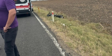 Kaza yapan ehliyetsiz motosiklet sürücüsü hastanelik oldu