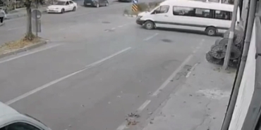 Kaza yapmamak için manevra yaptı, kaldırıma çıkarak durabildi