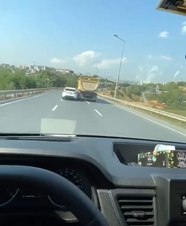 Kaza yaptı durmadan yoluna devam etti