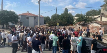 Keşan’da ölümle sonuçlanan kaza sonrası mahalle sakinleri yolu trafiğe kapattı