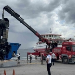 Kocaeli’de freni boşalan tır denize düştü