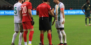 Kocaelispor - Şanlıurfaspor maçının devre arasında maça çıkmama krizi yaşandı