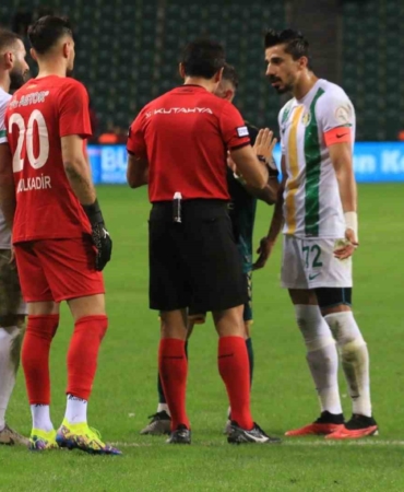 Kocaelispor - Şanlıurfaspor maçının devre arasında maça çıkmama krizi yaşandı
