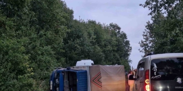 Kontrolden çıkan kamyonet yan yattı: 8 yaralı