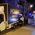 Kontrolden çıktı, park halindeki otomobillere çarptı: 2 yaralı