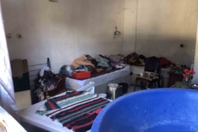 Kötü koku yayan çöp ev temizlenmeyi bekliyor