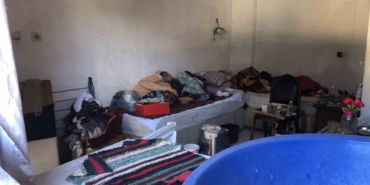 Kötü koku yayan çöp ev temizlenmeyi bekliyor