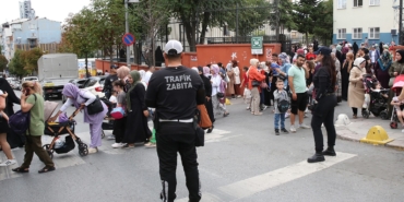 Küçükçekmece zabıtasından okul önlerinde denetim