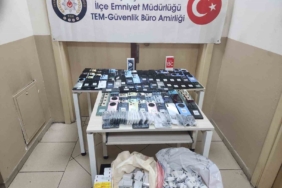 Küçükçekmece’de 385 adet kaçak cep telefonu ele geçirildi