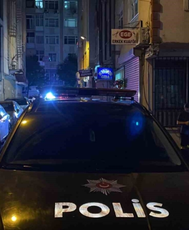 Küçükçekmece’de uyuşturucu madde etkisindeki şahıs, genç kızın evine girdi