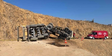 Maden sahasında hafriyat kamyonu kaza yaptı: 1 ölü