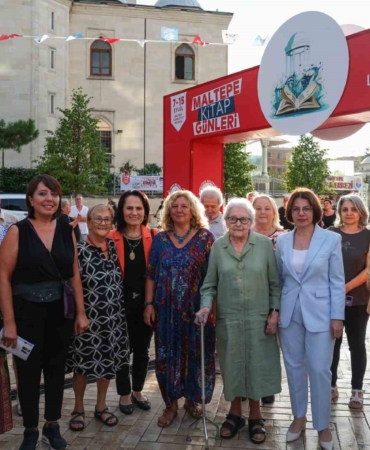Maltepe’de kitap fuarı heyecanı başladı: Vatandaşlar yoğun ilgi gösterdi