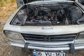 Manyas’ta aracın motoru alev aldı