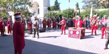 Mehteran Birliği 2024 yılının son gösterisini Yıldız Sarayı’nda gerçekleştirdi