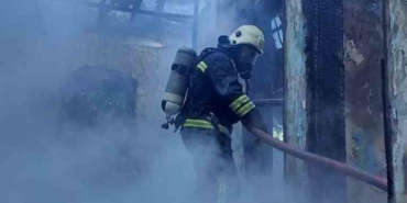 Metruk bina alevlere teslim oldu