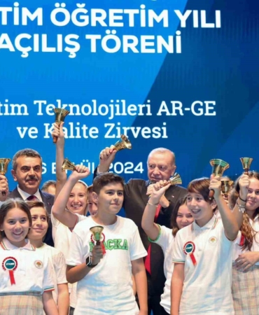 Milli Eğitim Bakanı Yusuf Tekin; “Okullarımızın Çanakkale’den Gazze’ye Vatan Savunması ve Bağımsızlık Mücadelesi başlıklı bir dersle açılmasını arzu ediyoruz”