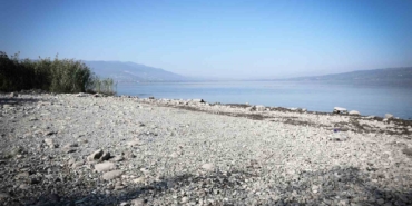 Milyonlarca kişinin içme su kaynağı gölde korkutan görüntü: Su 17 metre geri çekildi