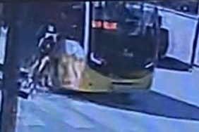 Minibüs bisikletli çocuğa böyle çarptı