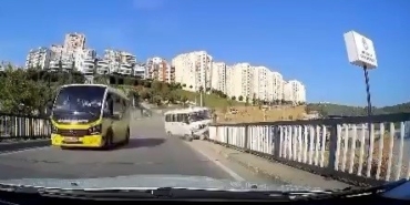 Minibüsün dereye uçma anı kameraya yansıdı